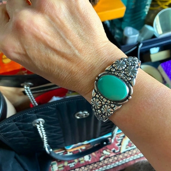 Sale! Beautiful Sterling Silver Arrow Genuine Turquoise Cuff - Picture 10 of 12